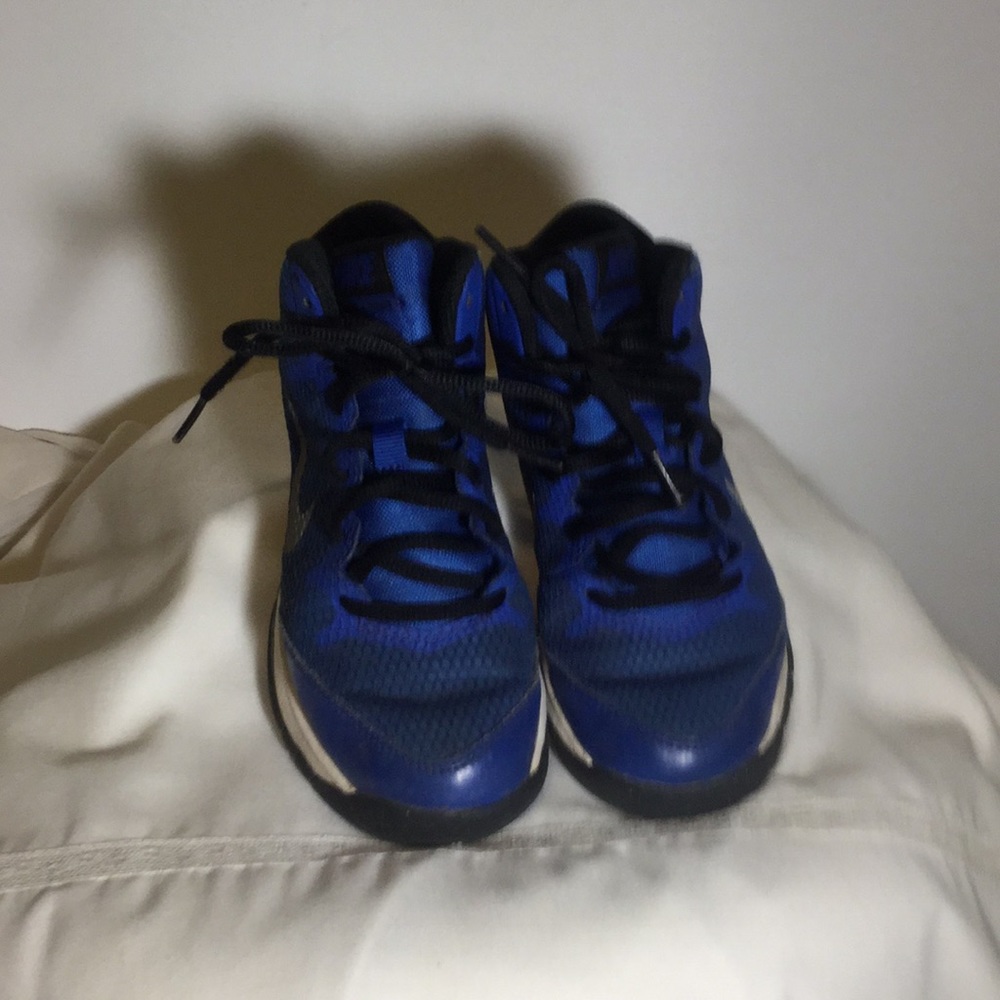 Nike basketball high top shoes